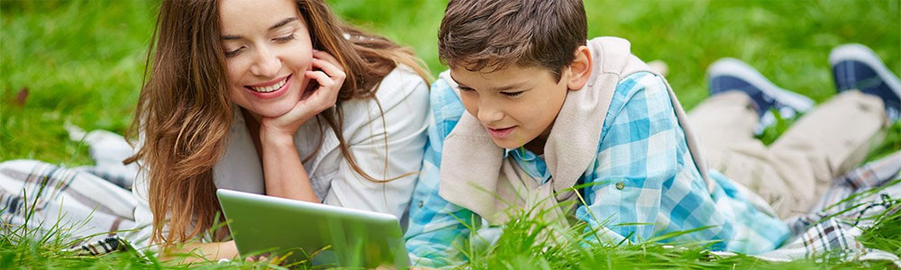 Tablet en el jardín